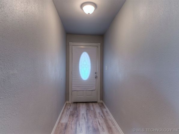 9414 E 50th Pl, Tulsa, OK 74145