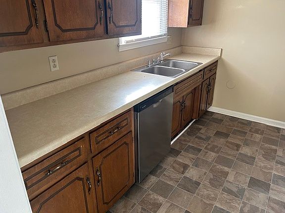 3rd image of 803 Knox Ln