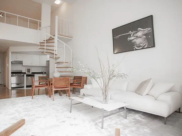 220 E 24th St, New York, NY