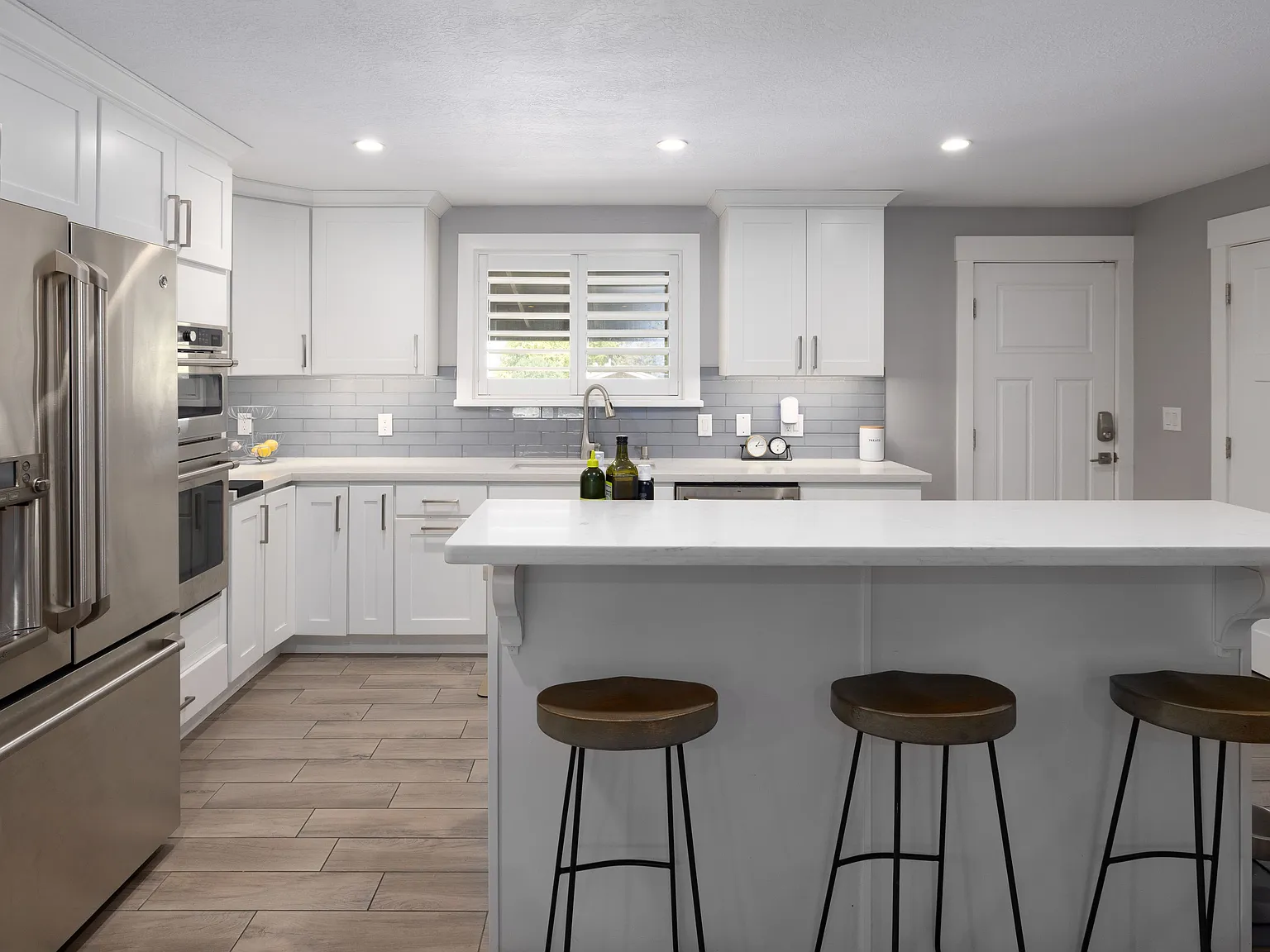 3 bed, 2.5 bath, 2500 sqft, $2,500 — Photo 3