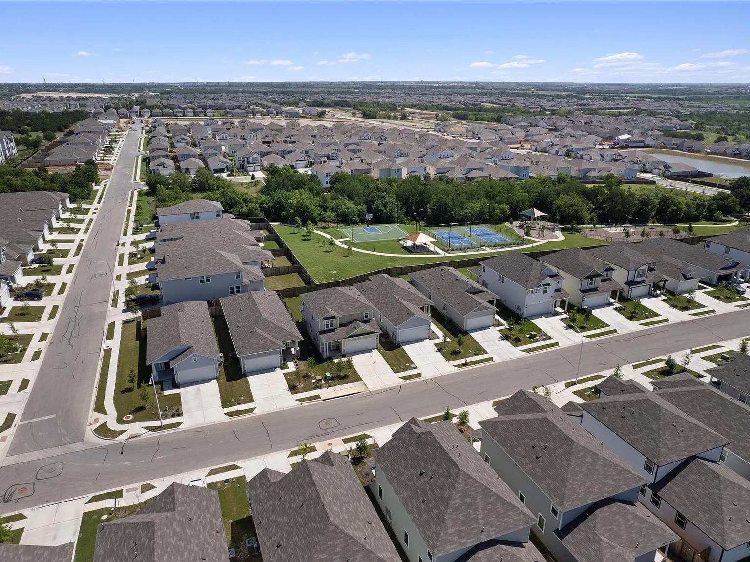 3 bed, 2.0 bath, 1234 sqft, $2,190 — Photo 3