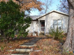 707 W 4th St, Lampasas, TX 76550
