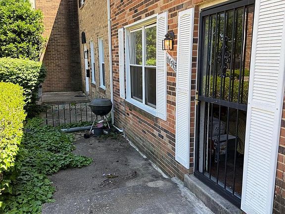 3rd image of 1831 Addison Rd S