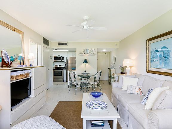 5th image of 180 Seaview Ct APT 106