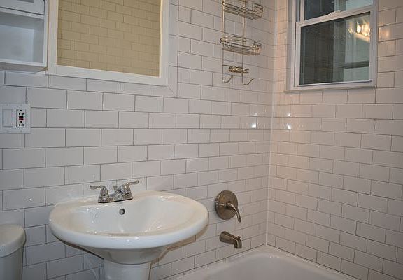 5th image of 427 Fenimore St #2