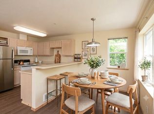 928 N 97th St APT 301, Seattle, WA 98103
