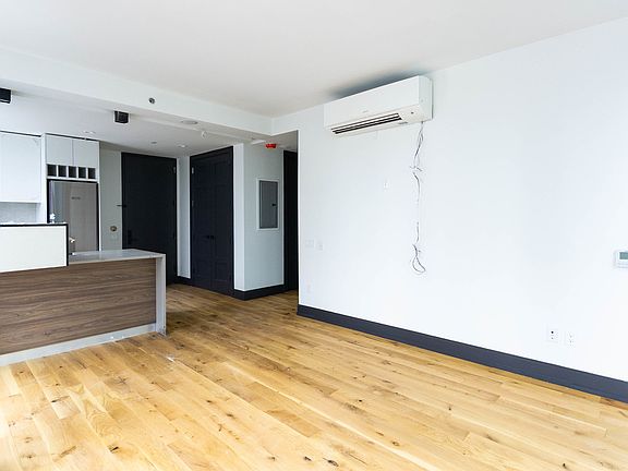 3rd image of 42-22 27th St #612AA