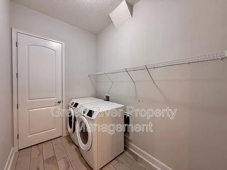 1818 Sandy Creek Pkwy — Photo 24