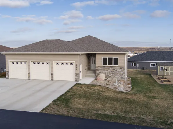 1046 Otter Creek Loop, Hazen, ND 58545