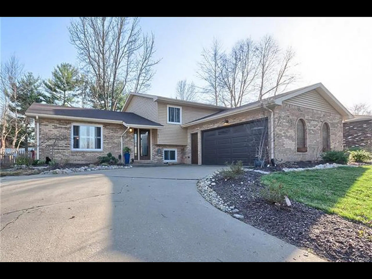 35 Matterhorn Dr photo 1