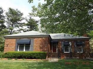 602 Gatehouse Ln, Douglass Hills, KY 40243