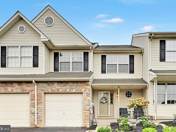 2nd image of 2806 Gateway Dr