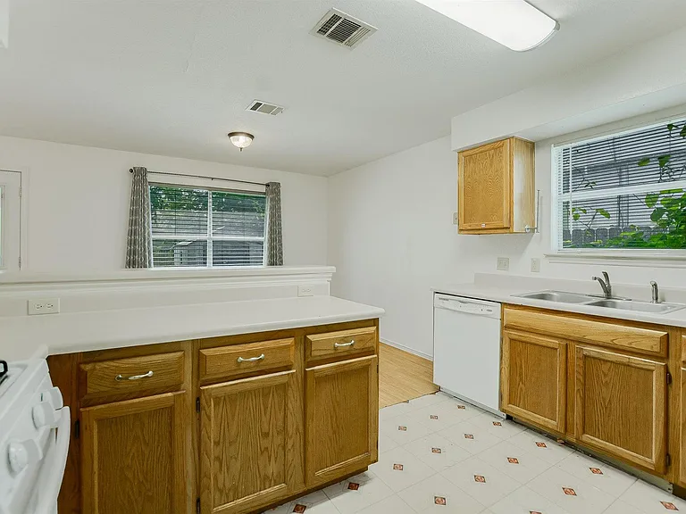 13917 Maricella Ln — Photo 8