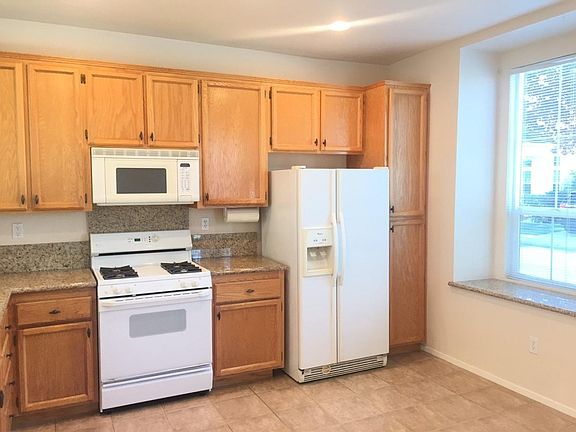 4th image of 393 Coventry Cir