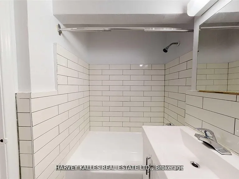 4 Greentree Ct #B3 — Photo 14