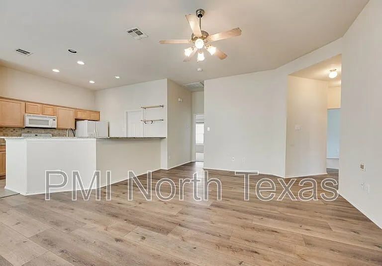 9705 Meadow Rue Dr — Photo 10
