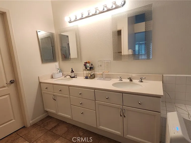 580 N Pageant Dr — Photo 23