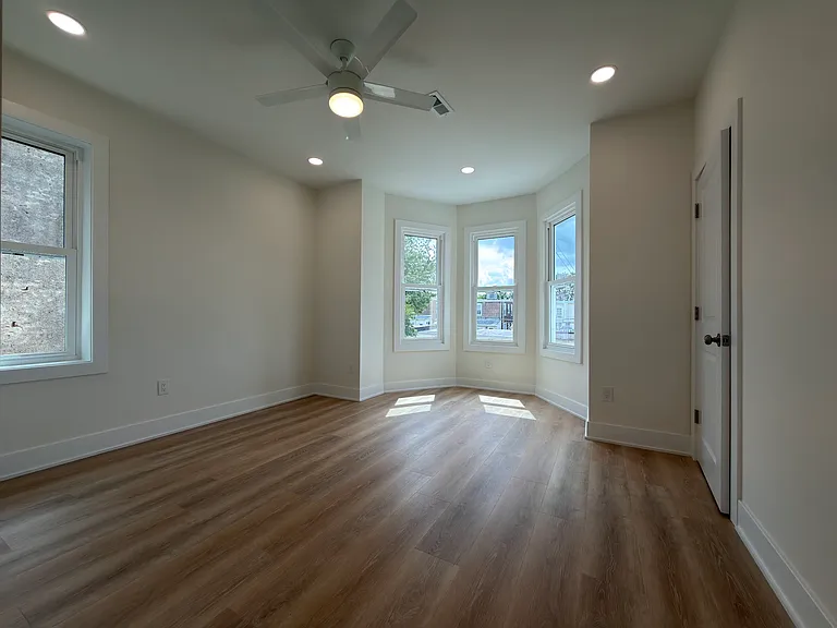 327 Roxborough Ave #1 — Photo 8