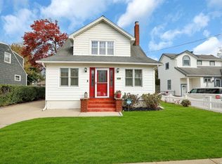 411 Midwood Ave, Bellmore, NY 11710
