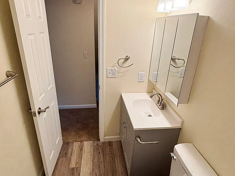 912 Cedar St — Photo 11