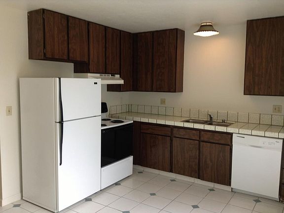 2nd image of 348 College St APT 1