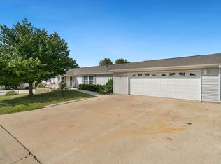 8420 Willowtree Dr, Machesney Park, IL 61115