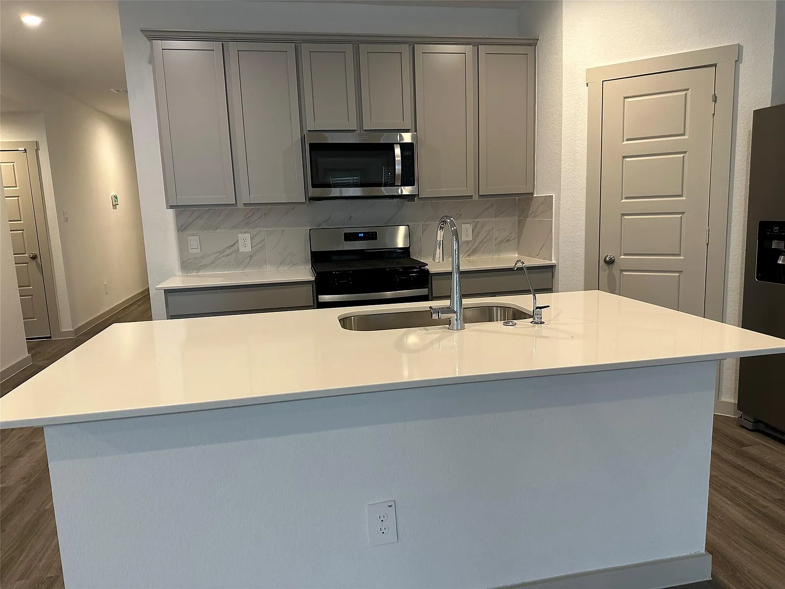 4 bed, 2.0 bath, 1796 sqft, $2,100 — Photo 3