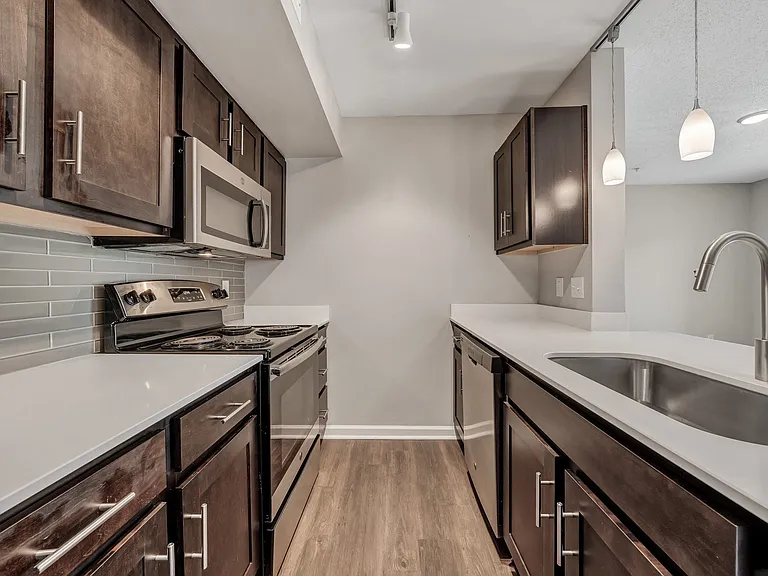 Sunscape Apartments — Photo 6