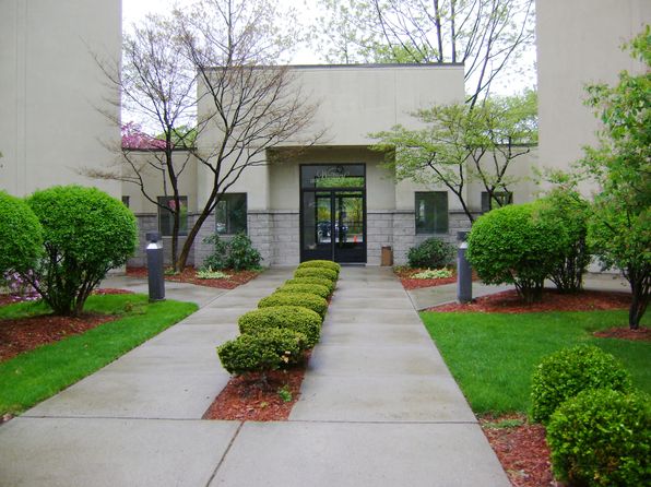 1204 Whitney Ave APT 415