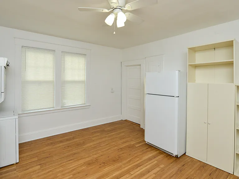 390 Clinton St — Photo 23