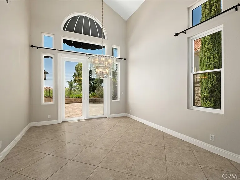 22481 Ivy Rdg — Photo 8