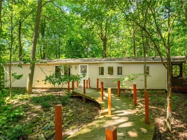 121 Skeleton Rd, Dellroy, OH 44620
