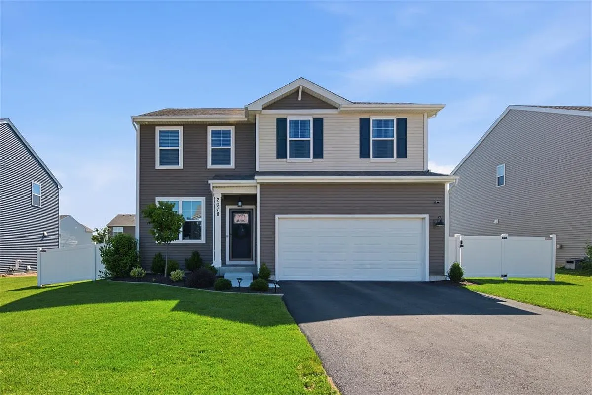 3 bed, 2155 sqft, $3,200 — Photo 1