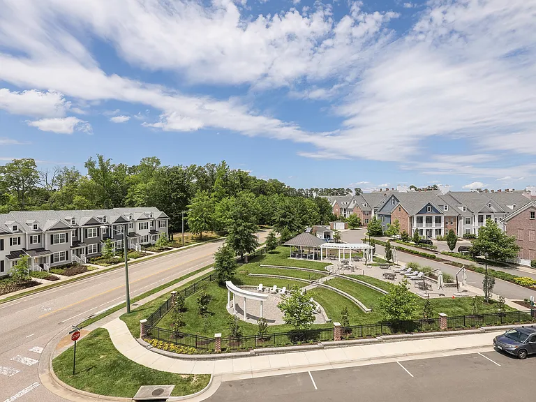 High Street View Luxury Apartments — Photo 21