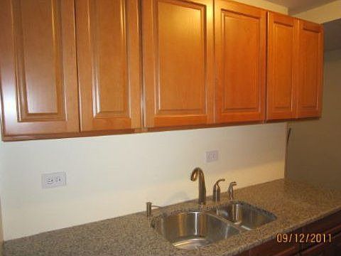 5th image of 6120 Grand Central Pkwy APT B1400