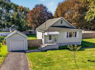 91 Midland Dr, Webster, NY 14580