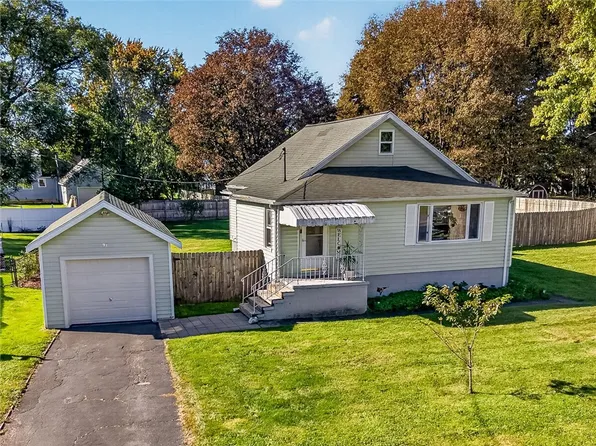 91 Midland Dr, Webster, NY 14580