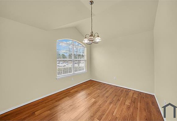 5th image of 705 Loftin St