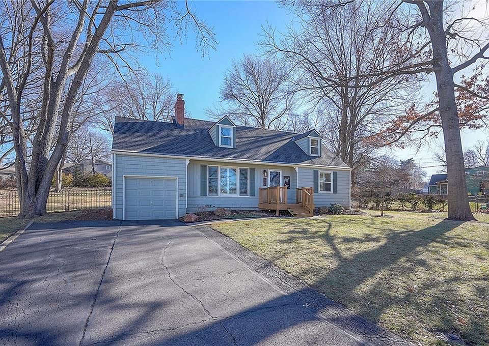 1st image of 7475 Village Dr