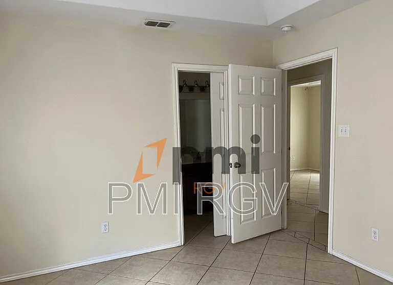 315 W Albatross Ave #UNITC — Photo 8