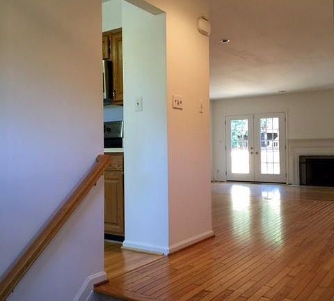 4th image of 11041 Cedarwood Dr