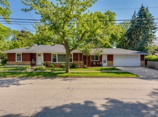 642 Sylviawood Ave, Park Ridge, IL 60068