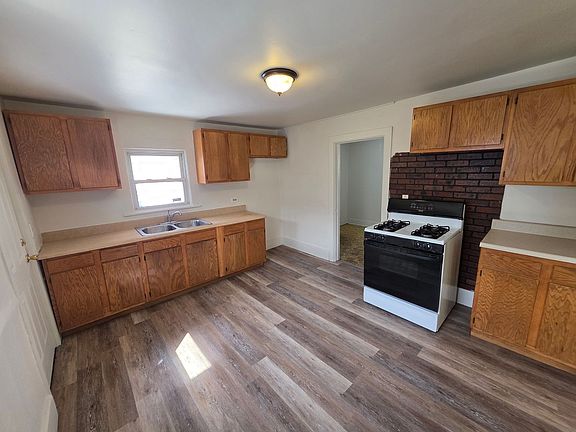 3rd image of 95 Hollister St