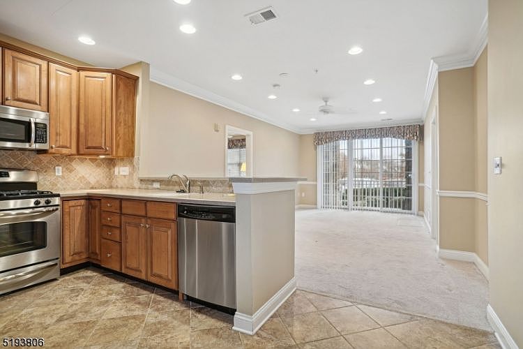 1st image of 352 Victoria Dr #352