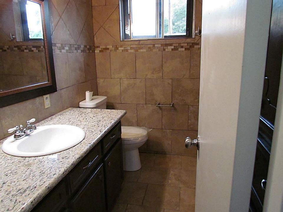 1st image of 429 Sunset Dr