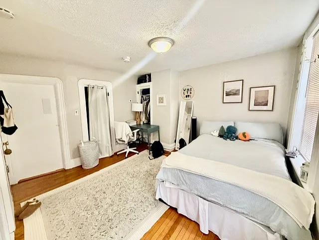 Studio, 9999 sqft, $2,325 — Photo 3