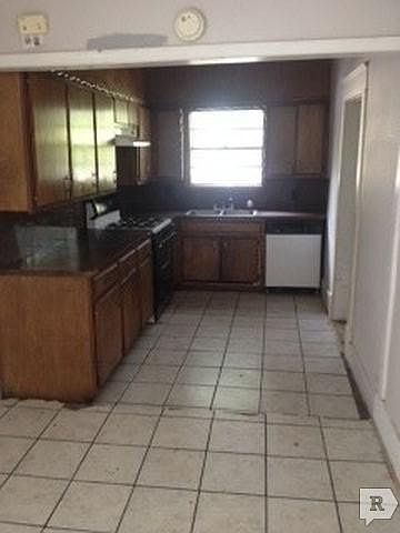 2nd image of 901 W Springdale Ave