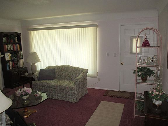 3rd image of 24985 Johnston Ave