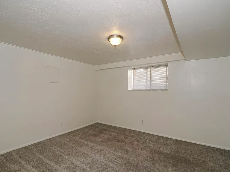 2513 S Park St — Photo 9
