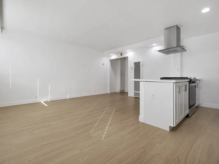 Arlington Square Apartments — Photo 18